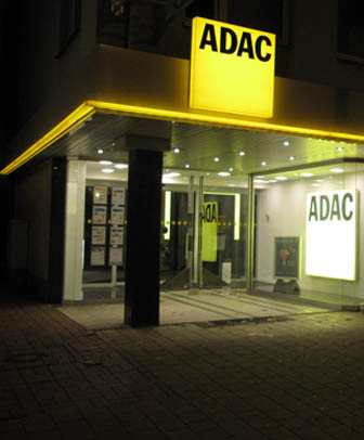 Ob Tag oder Nacht, wir sorgen für Ihre Sichtbarkeit Ob Tag oder Nacht, wir sorgen für Ihre Sichtbarkeit