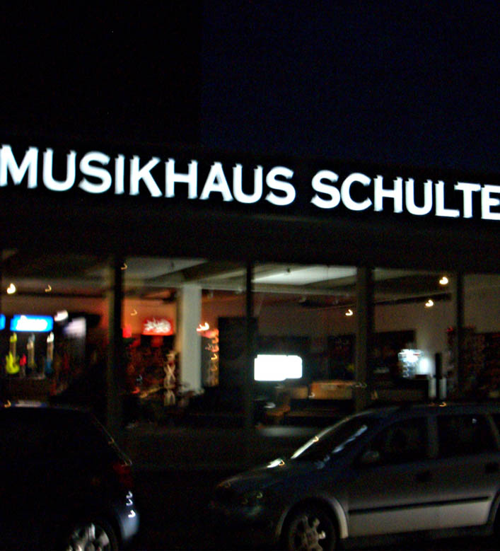 Ob Tag oder Nacht, wir sorgen für Ihre Sichtbarkeit Ob Tag oder Nacht, wir sorgen für Ihre Sichtbarkeit